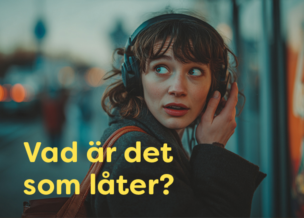 Kvinna som lyfter sina hörlurar. Text i bilden: Vad är det som låter?